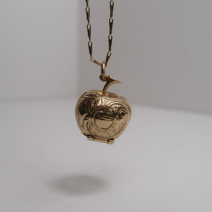 9ct Adam & Eve Opening Apple Charm