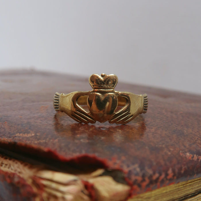 Claddagh Ring (1989)
