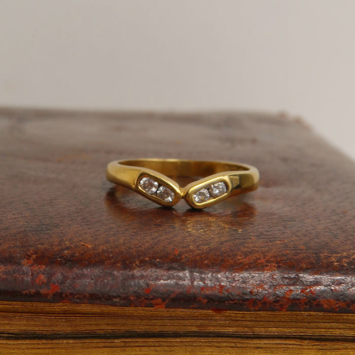 18ct Diamond V Band