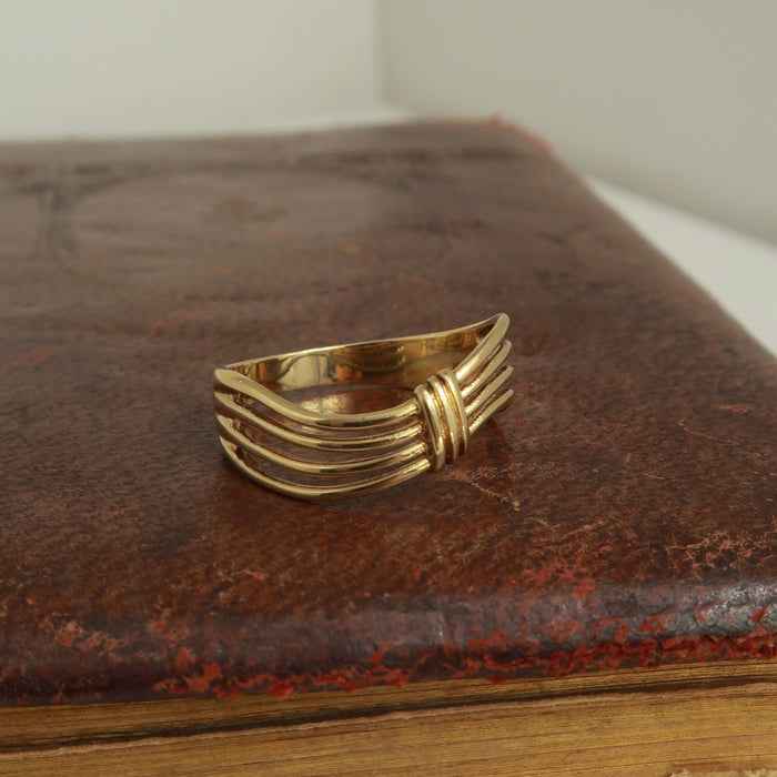 Ribbed Knot Ring