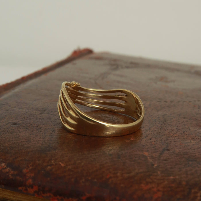 Ribbed Knot Ring