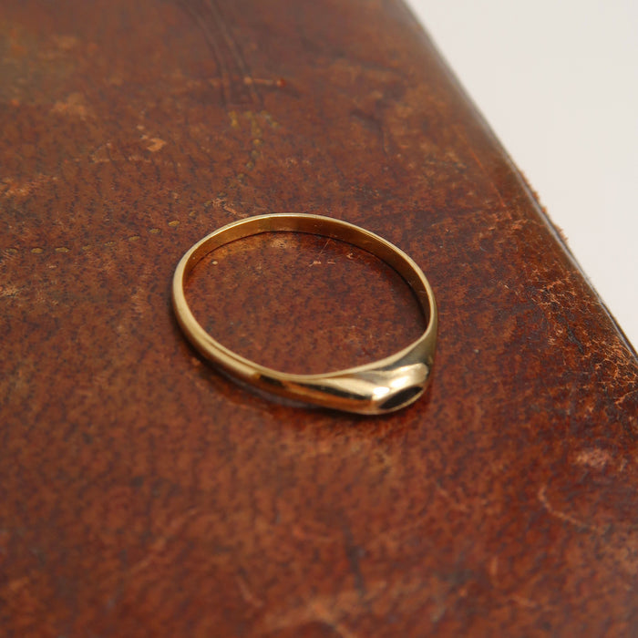 14ct Dainty Sapphire Ring