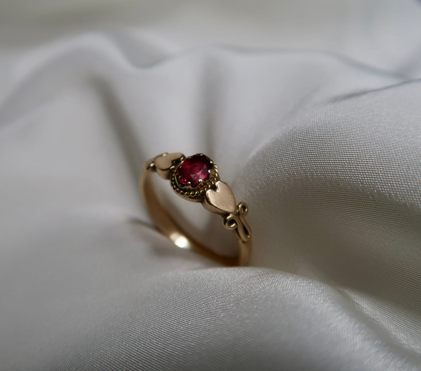 9ct Gold Vintage Heart & Ruby Ring