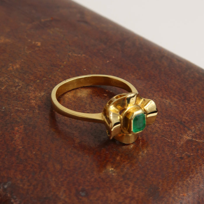18ct Emerald Ring