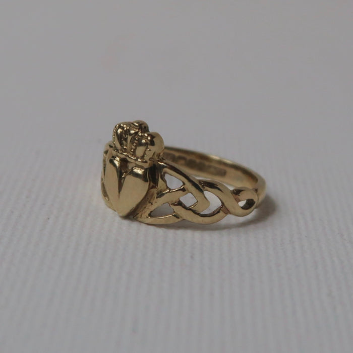 Intricate Band Claddagh