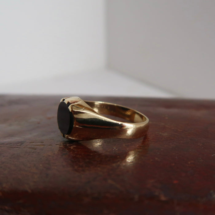 East West Onyx Signet (1978)