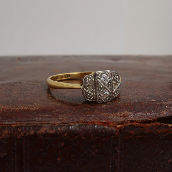 18ct & Diamond Ring
