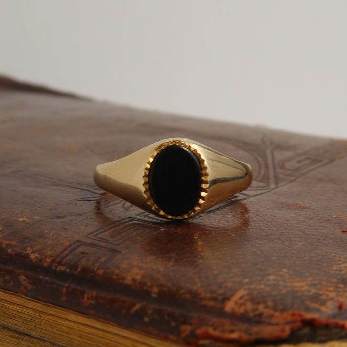 Dainty Onyx Signet (1971)