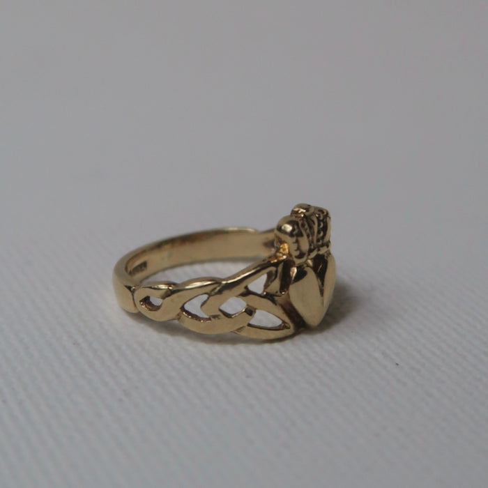 Intricate Band Claddagh