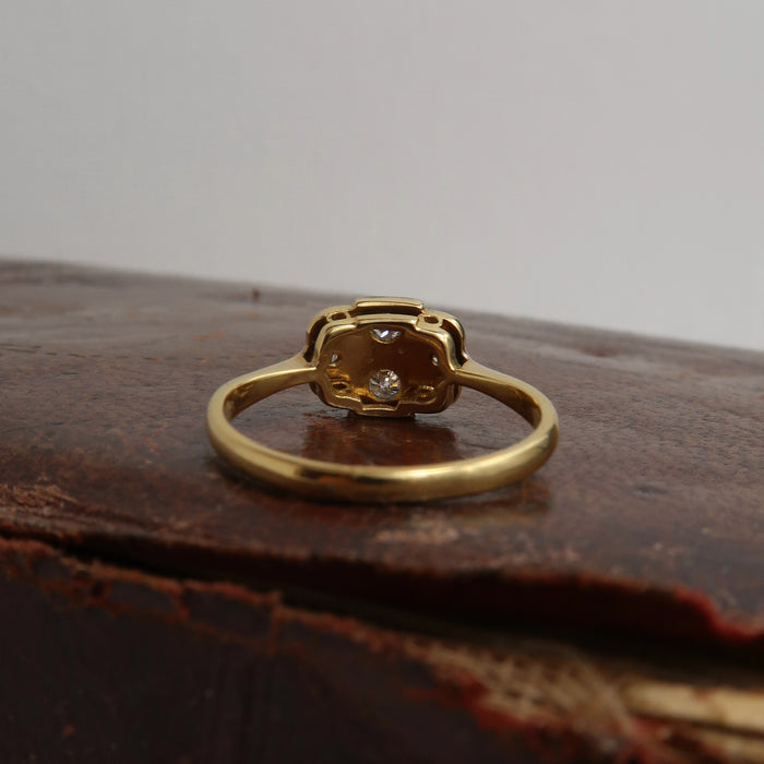18ct & Diamond Ring