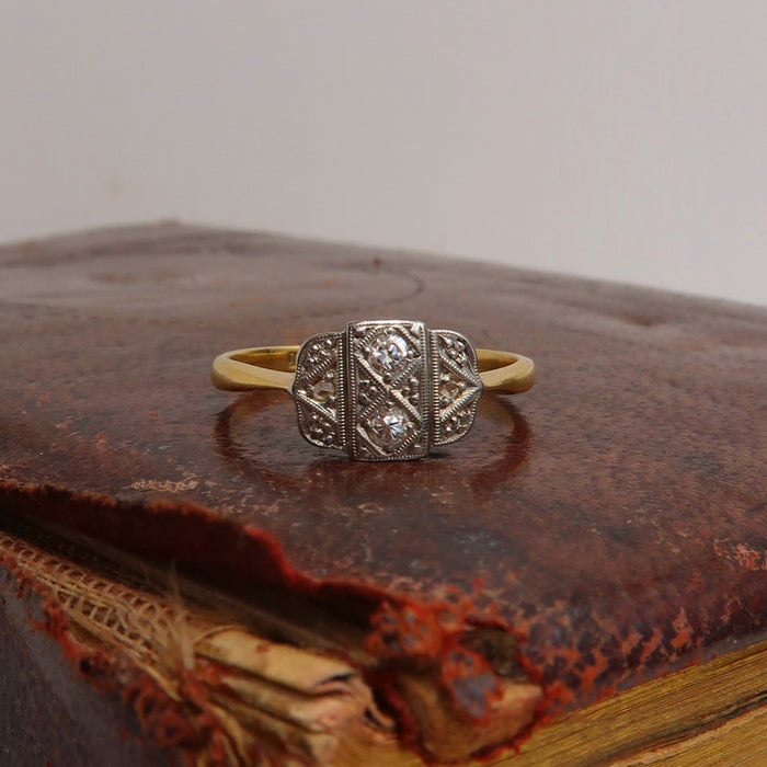 18ct & Diamond Ring