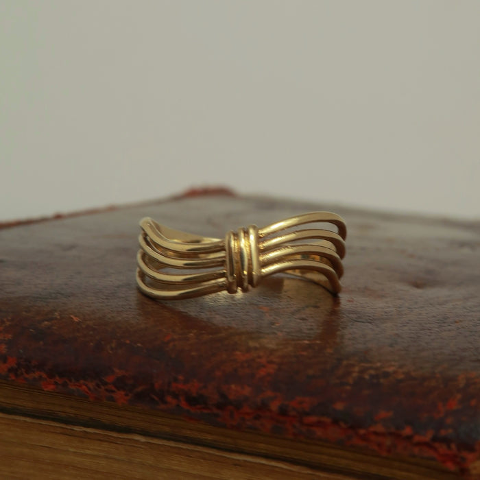 Ribbed Knot Ring