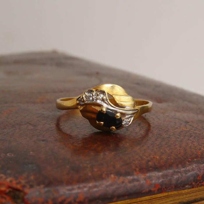 18ct Sapphire & Diamond Ring