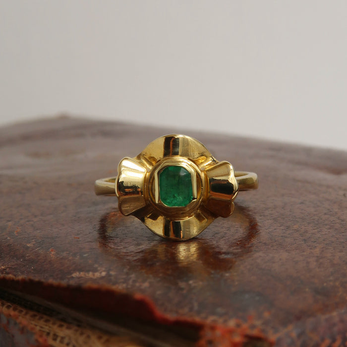 18ct Emerald Ring