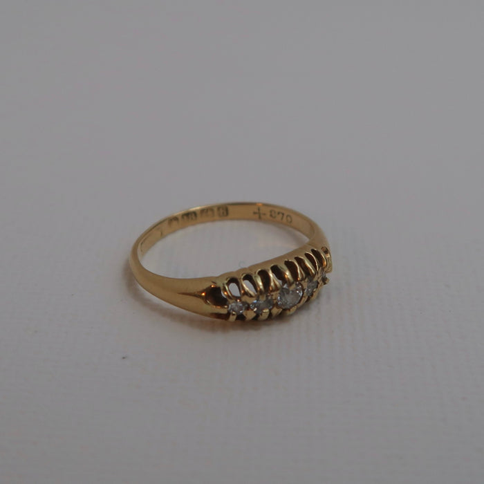 18ct Diamond Ring