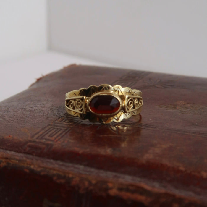 Antique 9ct Gold Garnet Ring (1921)